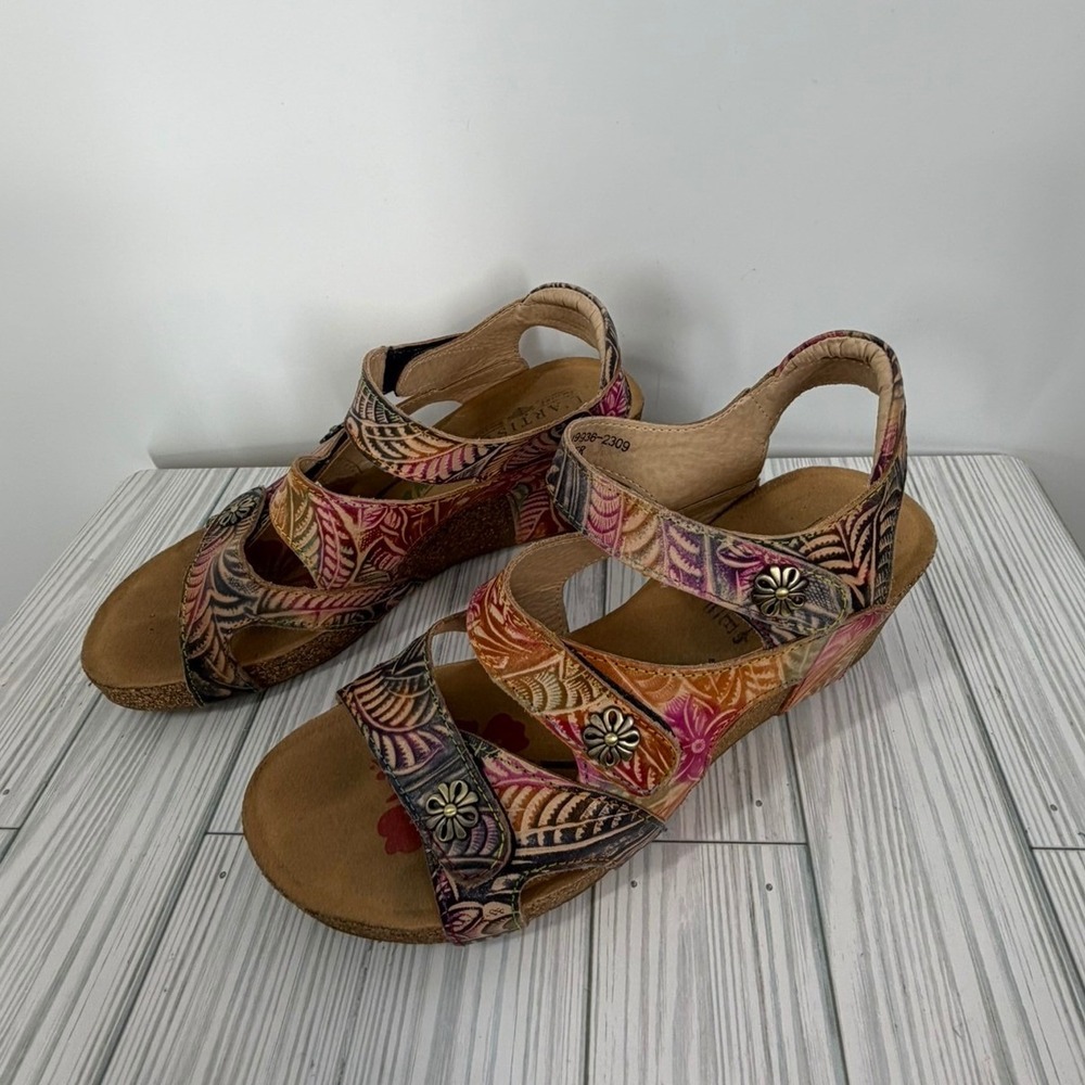 L'Artiste Bonvoyage Sandals Floral Embossed Leather Women's Size 39/8 US - Picture 3 of 10